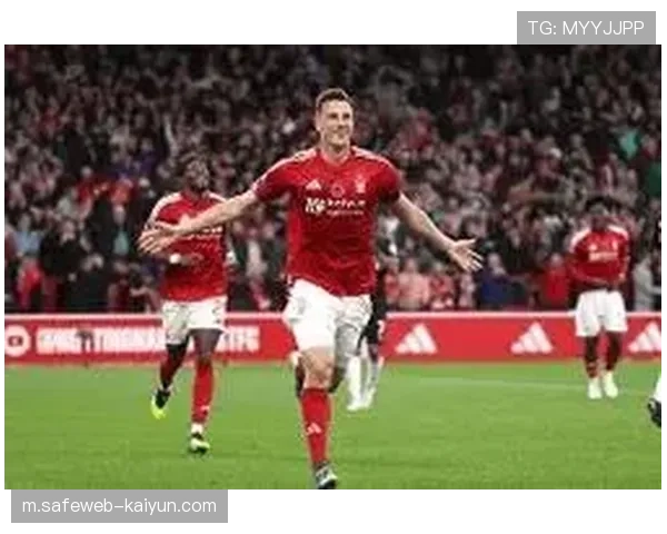 恩里克定位球战术成熟,巴黎中路渗透结合边路突击制造威胁